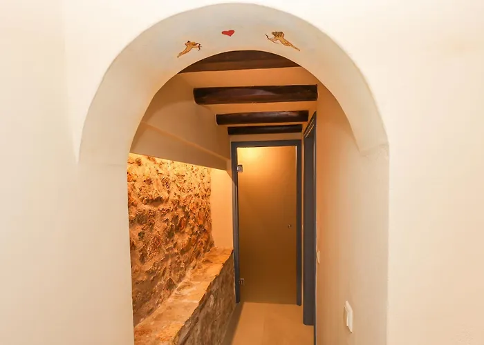 Villa Aeolian Stone *